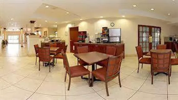 Comfort Suites Salisbury | Kuzey Karolayna - Lexington - Salisbury (ve civarı) - Salisbury