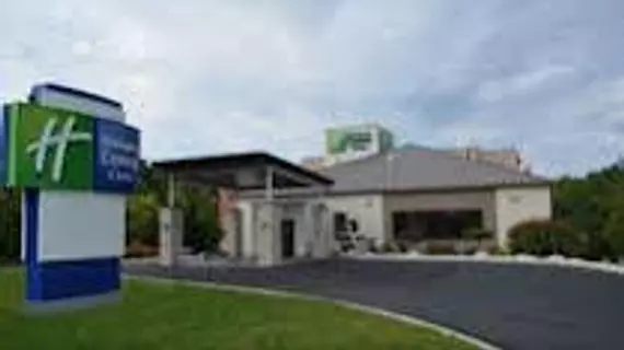 Holiday Inn Express and Suites Waterville North | Maine - Augusta (ve civarı) - Waterville