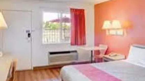 Motel 6 Lancaster | Kaliforniya - Los Angeles County - Lancaster (ve civarı)