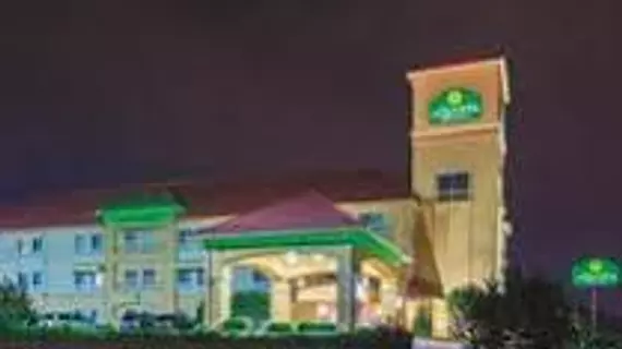 La Quinta Inn & Suites by Wyndham Tulsa Airpt / Expo Square | Oklahoma - Tulsa (ve civarı) - Tulsa