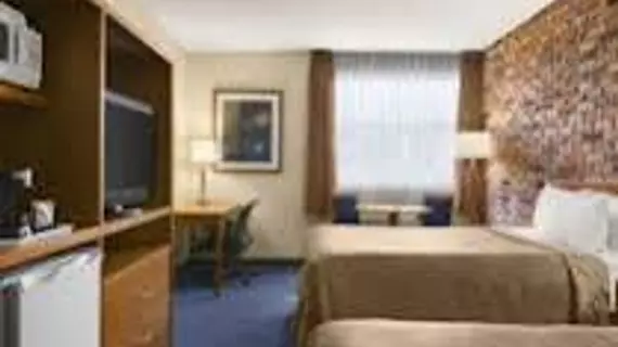 Travelodge Barrie on Bayfield | Ontario - Barrie - Orillia (ve civarı) - Barrie