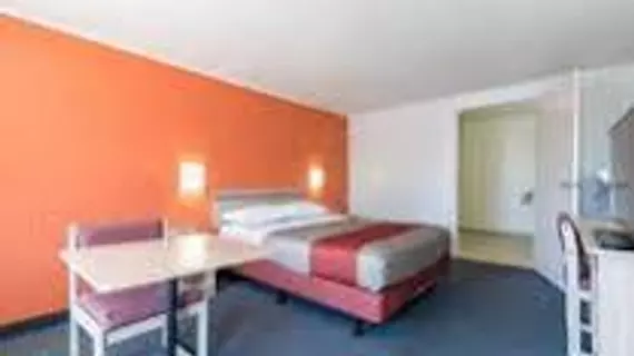 Motel 6 Lansing | Michigan - Lansing (ve civarı) - Lansing