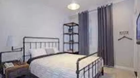 Cottonwood Bed & Breakfast House | West Java - Bandung (ve civarı) - Bandung