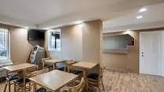 Quality Inn Near Pimlico Racetrack | Maryland - Baltimore (ve civarı) - Baltimore