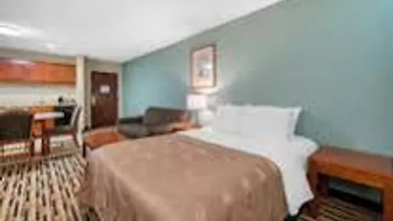 Quality Inn & Suites Savannah North | Georgia - Savannah (ve civarı) - Port Wentworth