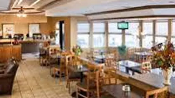 ClubHouse Inn and Suites | İllinois - Westmont