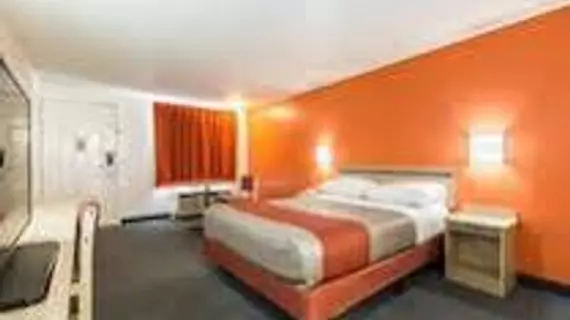 Motel 6 Lansing | Michigan - Lansing (ve civarı) - Lansing