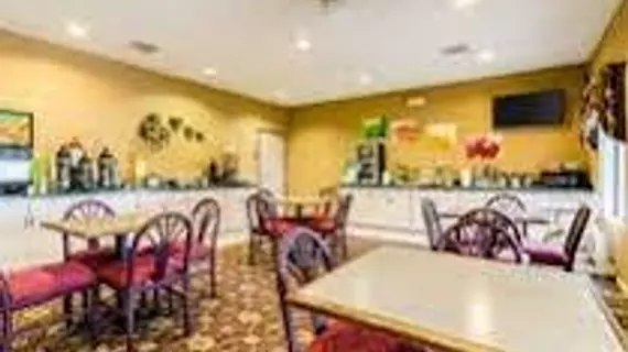 Quality Inn & Suites | Kansas - Manhattan (ve civarı) - Manhattan