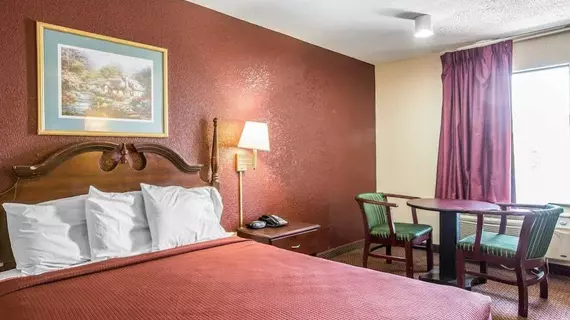 Rodeway Inn Expo Center | Güney Karolayna - Greenville - Spartanburg (ve civarı) - Spartanburg