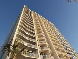 Wyndham Vacation Resorts Towers on the Grove | Güney Karolayna - Myrtle Plajı (ve civarı) - North Myrtle Beach - Cherry Grove Beach