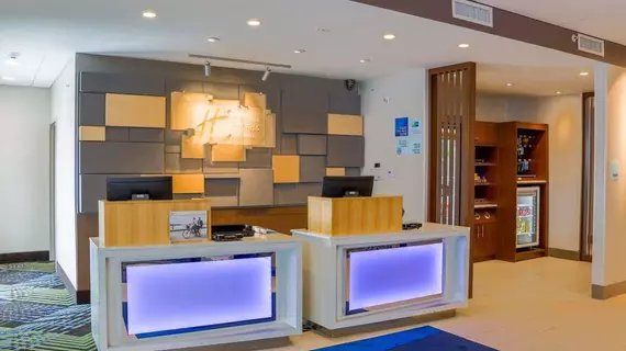 Holiday Inn Express and Suites Detroit Northwest Livonia | Michigan - Detroit (ve civarı) - Livonia