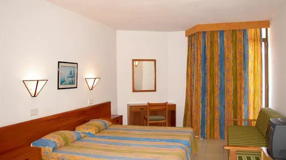 Hotel Ses Savines | Balearic Adaları - İbiza Adası - Sant Antoni de Portmany