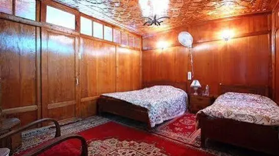 Houseboat Lily of Nageen | Cammu ve Keşmir - Srinagar (ve civarı) - Gulmarg - Nagīn Bāgh