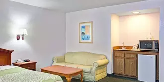 Days Inn & Suites Fullerton