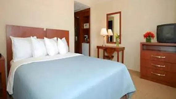 Quality Inn El Portal | San Juan (ve civarı) - San Juan