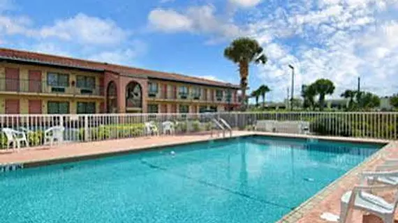 Days Inn and Suites Orlando/UCF Research Park | Florida - Orlando (ve civarı) - Orlando