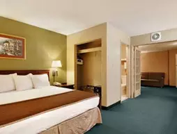 Quality Inn & Suites I-35 - near ATT Center | Teksas - San Antonio (ve civarı) - San Antonio