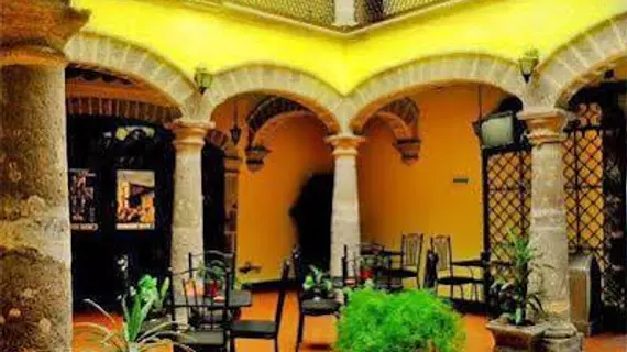 Hotel Colonial | Michoacan - Morelia (ve civarı) - Morelia - Tarihi Kent Merkezi