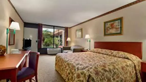 Travelodge Inn & Suites Orlando Airport | Florida - Orlando (ve civarı) - Orlando