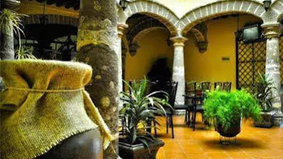 Hotel Colonial | Michoacan - Morelia (ve civarı) - Morelia - Tarihi Kent Merkezi