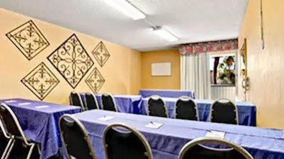 Baymont Inn and Suites Florida Mall | Florida - Orlando (ve civarı) - International Drive