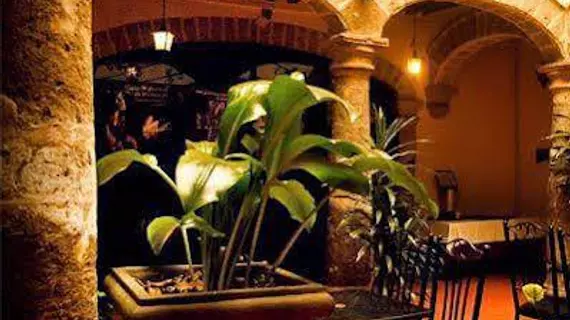 Hotel Colonial | Michoacan - Morelia (ve civarı) - Morelia - Tarihi Kent Merkezi