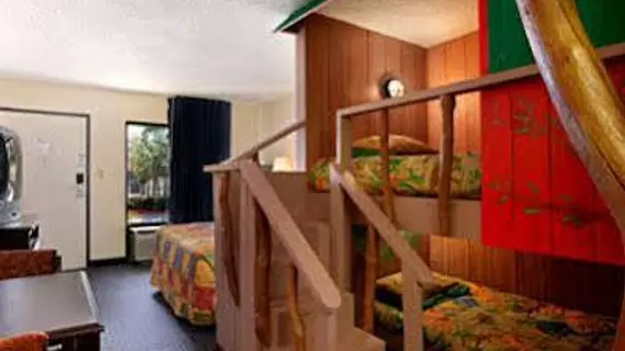 Clarion Inn & Suites | Florida - Orlando (ve civarı) - Lake Buena Vista - Disney's Maingate East