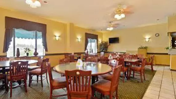 Quality Inn & Suites Near Fort Sam Houston | Teksas - San Antonio (ve civarı) - San Antonio