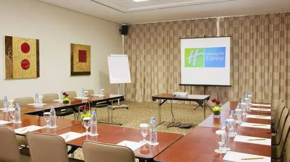 Holiday Inn Express Internet City | Dubai - Dubai