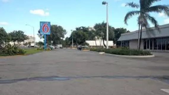 Motel 6 Miami FL | Florida - Miami (ve civarı) - Miami