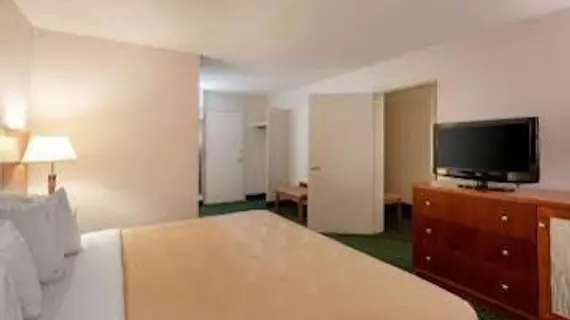 Quality Inn & Suites Laurel | Maryland - Baltimore (ve civarı) - Laurel