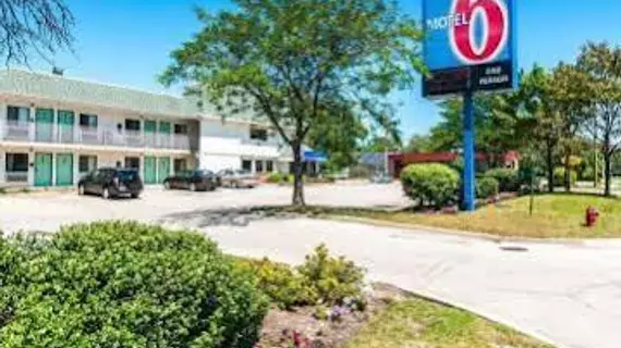 Motel 6 Chicago O'Hare - Schiller Park | İllinois - Chicago (ve civarı) - Schiller Park