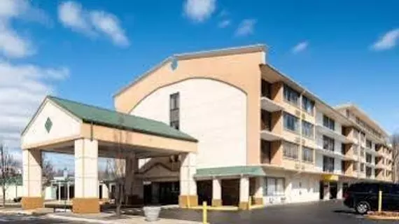 Quality Inn & Suites Laurel | Maryland - Baltimore (ve civarı) - Laurel