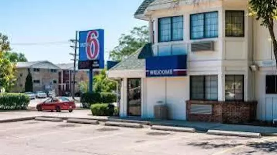 Motel 6 Chicago O'Hare - Schiller Park | İllinois - Chicago (ve civarı) - Schiller Park