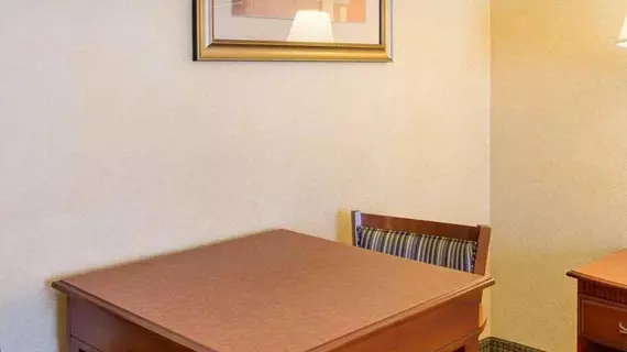 Quality Inn Takoma Park | Maryland - College Park (ve civarı) - Takoma Park