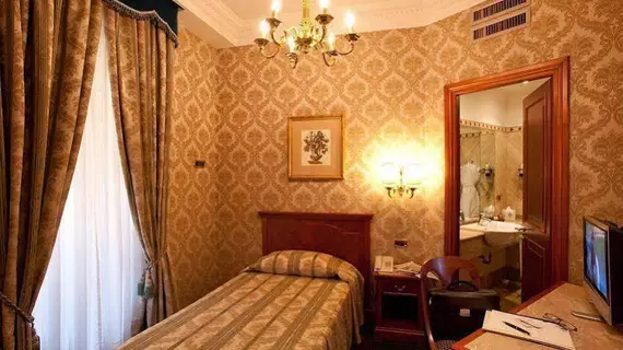 Hotel Barberini | Lazio - Roma (ve civarı) - Roma Kent Merkezi - Rione II Trevi