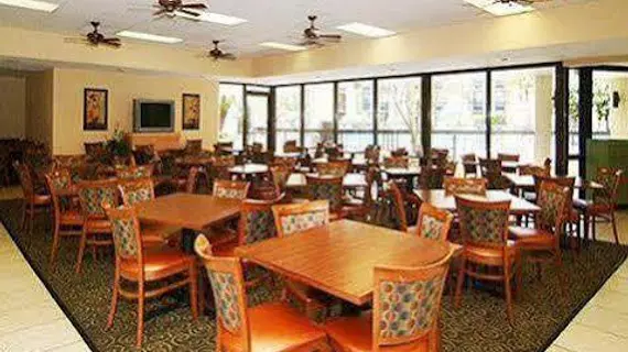 Baymont Inn and Suites Orlando Universal Blvd | Florida - Orlando (ve civarı) - Orlando - Kum Gölü