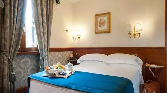 Hotel Barberini | Lazio - Roma (ve civarı) - Roma Kent Merkezi - Rione II Trevi