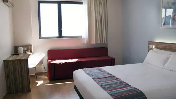 Travelodge Madrid Alcalá | Madrid Özerk Topluluğu - Madrid (ve civarı) - Madrid