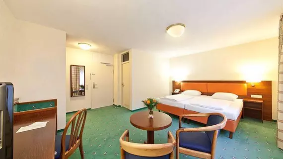 Novum Hotel Boulevard Stuttgart City | Baden-Wuerttemberg - Rems-Murr-Kreis - Stuttgart (ve civarı) - Stuttgart - Rathaus