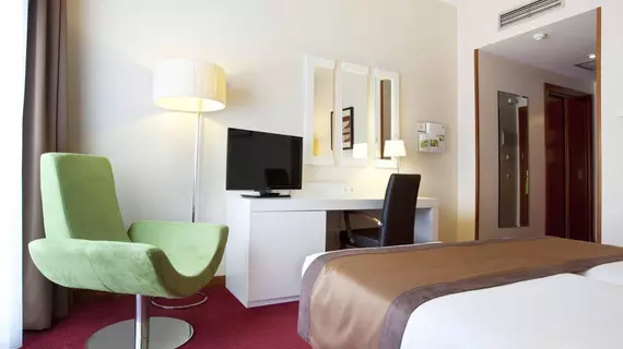 Holiday Inn Madrid - Calle Alcala | Madrid Özerk Topluluğu - Madrid (ve civarı) - Madrid