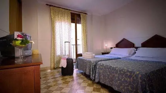 Hotel Boutique Reina Mora | Andalucia - Granada (il) - Granada - Granada City Center