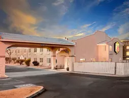 Super 8 by Wyndham Yucca Val/Joshua Tree Nat Pk Area | Kaliforniya - San Bernardino County - Twentynine Palms (ve civarı) - Yucca Valley