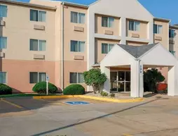 AmericInn by Wyndham Appleton West | Wisconsin - Appleton