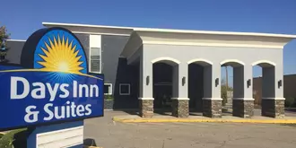 Days Inn & Suites by Wyndham Cincinnati North