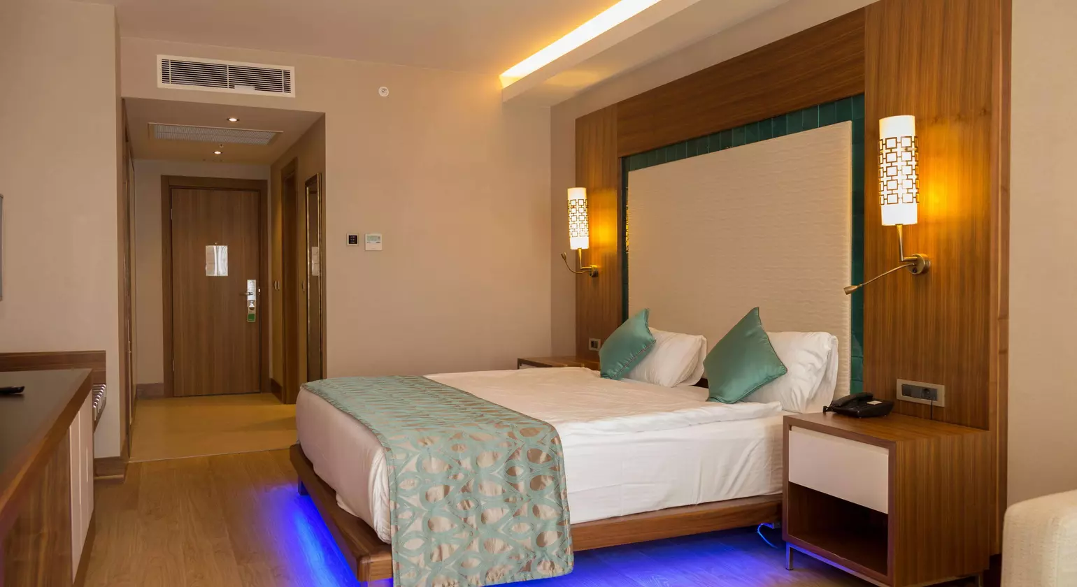 Ramada Hotel & Suites Kuşadası by Wyndham