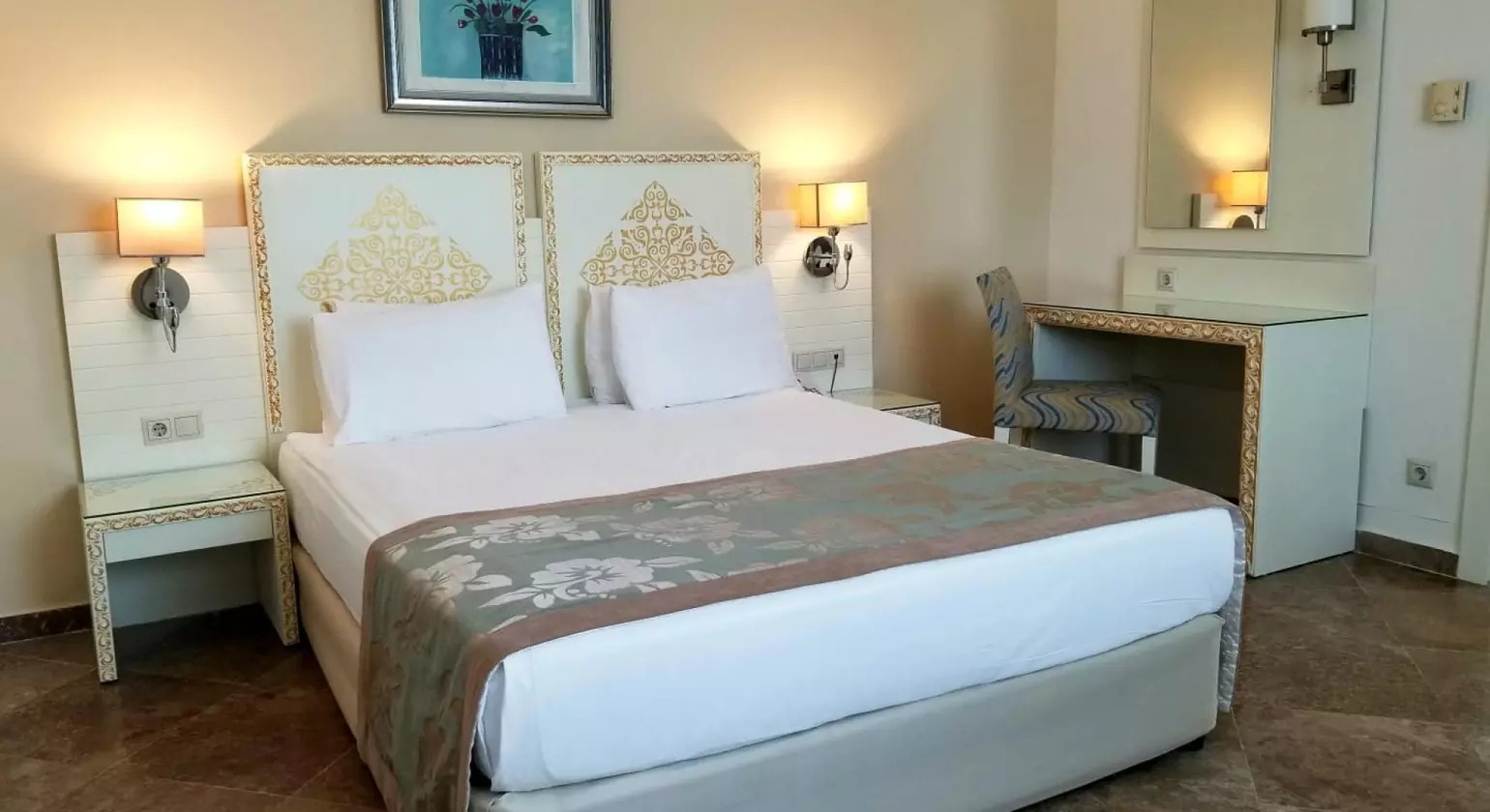 Crystal Admiral Resort Suites & Spa