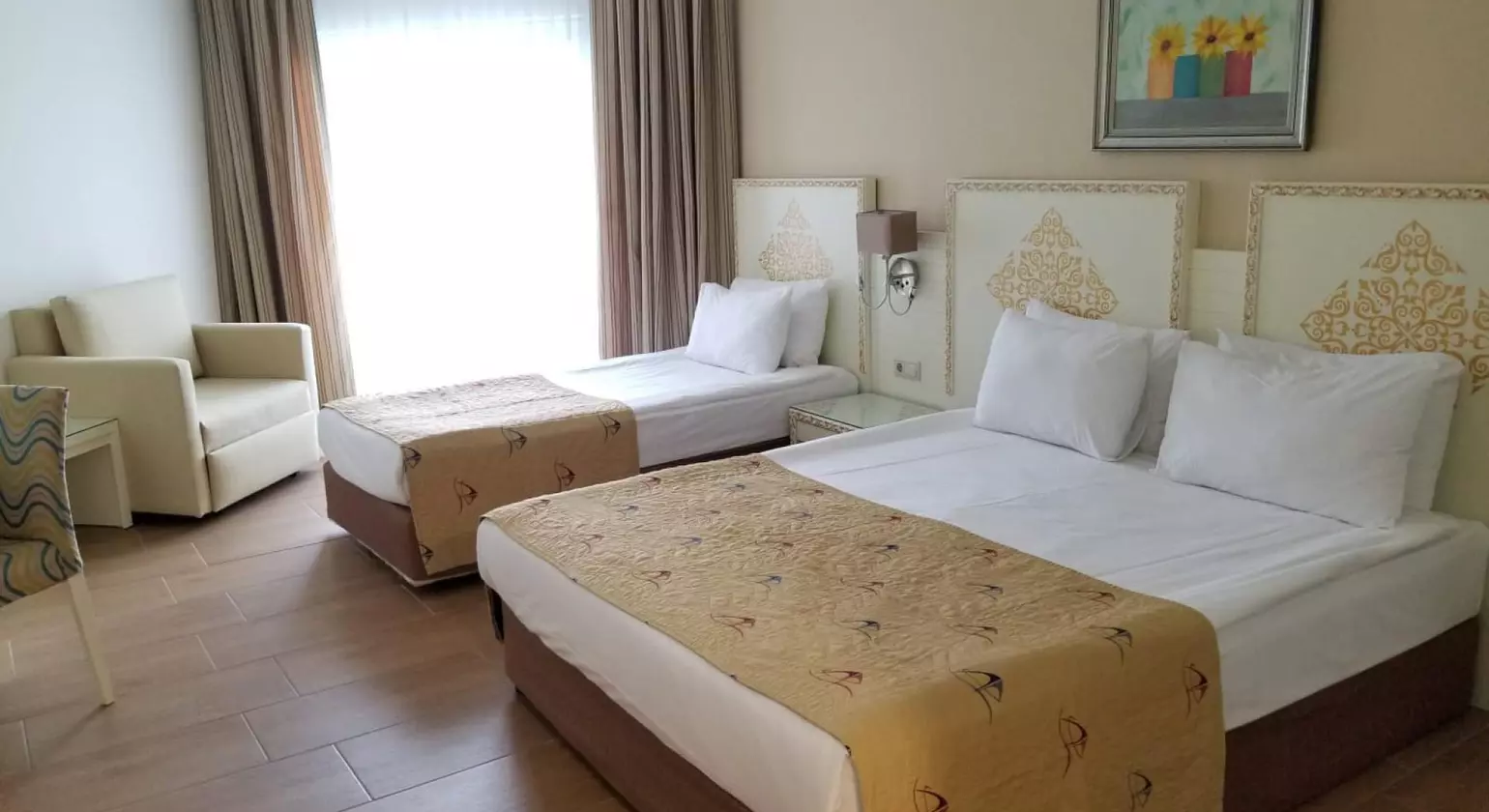 Crystal Admiral Resort Suites & Spa