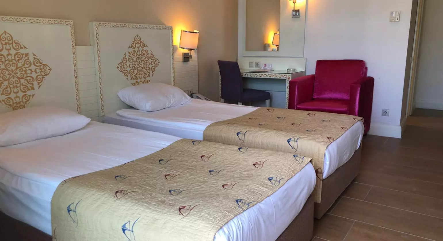 Crystal Admiral Resort Suites & Spa