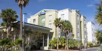 Days Inn & Suites by Wyndham Fort Pierce I-95